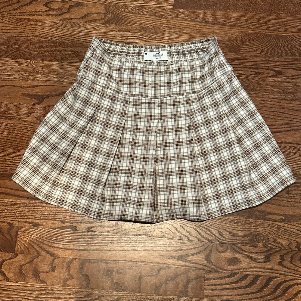 ❤️SOLD❤️Hollister High Rise Beige and White Plaid Pleated Skirt Size Medium
